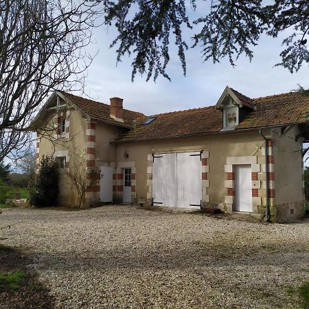 Bed and Breakfast PETIT SAINT HUBERT 1 à 4 PERSONNES Velles  Esterno foto