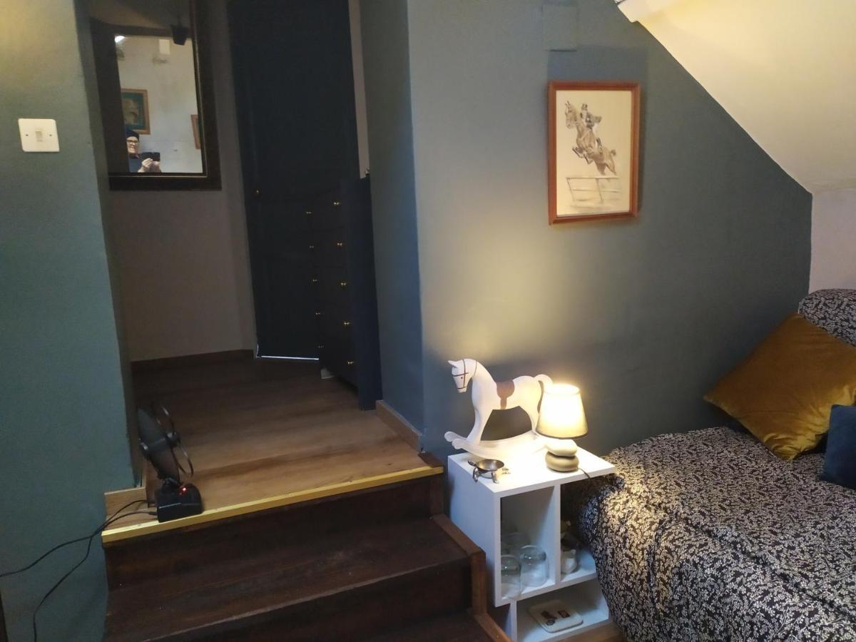 Bed and Breakfast PETIT SAINT HUBERT 1 à 4 PERSONNES Velles  Esterno foto